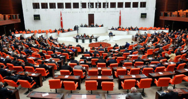 Komisyon kanun teklifini kabul etti: Sözleşmeli personele kadro yolu açılıyor