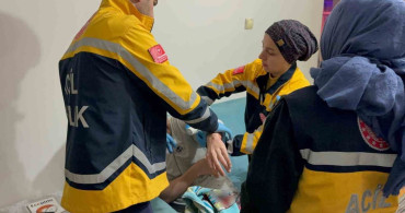 Komşusunun Baltalı Saldırısından Babasını Koruyan Genç Yaralandı