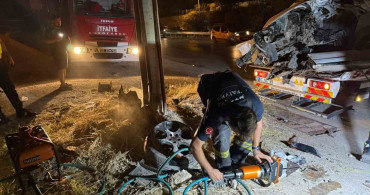 Kontrolden çıkan otomobilin motoru barakaya girdi, sürücü hayatını kaybetti
