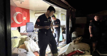 Kontrolden çıkan otomobilin motoru işçilerin barakasına uçtu: 1 ağır yaralı