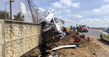 Kontrolden Çıkan Yakıt Tankeri Nusaybin'de Kaza Yaptı