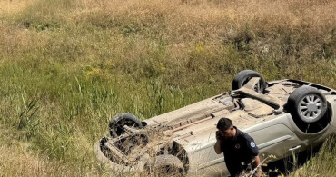 Konya-Eskişehir yolunda otomobil şarampole devrildi: 2 yaralı