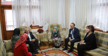 Konya'da 102 Yaşındaki Emekli Öğretmene Vefa Ziyareti