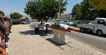 Konya'da cinayete kurban giden anne ve kızı son yolculuğuna uğurlandı
