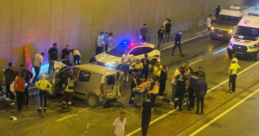 Konya'da hafif ticari araçla otomobilin karıştığı kazada 1'i ağır 7 kişi yaralandı