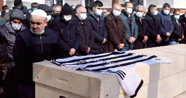 Konya’da Koronavirüs Nedeniyle Hayatını Kaybeden Hemşire Toprağa Verildi!