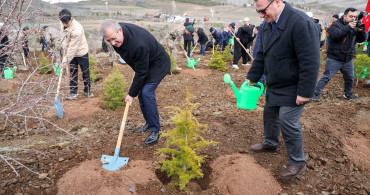 Konya'da Orman Haftası Etkinliği: 10 Bin Fidan Toprakla Buluştu