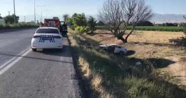 Konya'da otomobil şarampole yuvarlandı: 1’i bebek 3 yaralı