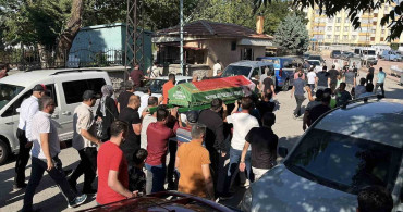 Konya’nın 'kırmızılı kadını' son yolculuğuna uğurlandı