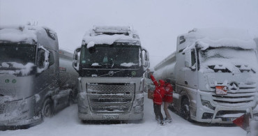 Kop Dağı Geçidi'nde Kar ve Tipi Ulaşımı Olumsuz Etkiliyor