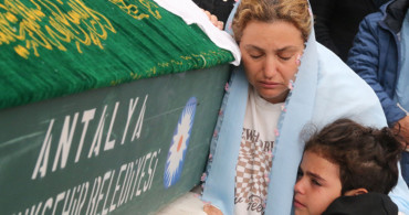 Köpekten kaçarken yaralanarak hayatını kaybeden küçük Mahra'ya ailesinden son dokunuş