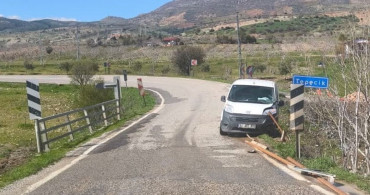 Köprü Demirleri Araç Sürücüsüne Saplandı: 1 Yaralı