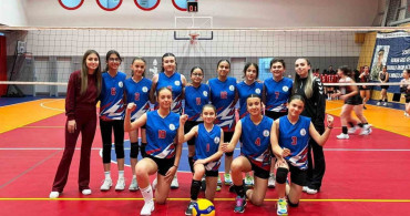 Körfez Gençlerbirliği Midi Kız Voleybol Takımı Sezona Galibiyetle Başladı