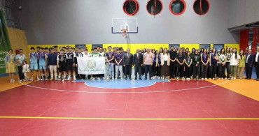Körfez'de Liseler Arası Voleybol Turnuvası Şampiyonları Ödüllerini Aldı