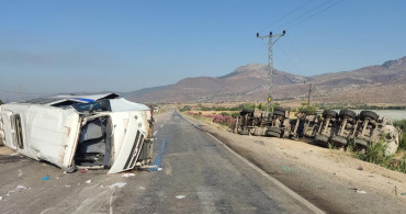 Korkunç kazanın adresi Mersin'de öğrenci servisi ile tır çarpıştı!