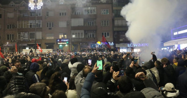 Kosova'da Erken Genel Seçim Sonuçları: Başbakan Kurti Zaferini İlan Etti