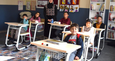 Köy Okulunda Fedakar Öğretmen: Geleceğin Teminatı