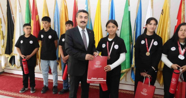 Köy Okulundan Tarihi Şampiyonluk