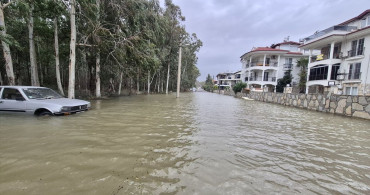 Köyceğiz'de Lodos ve Göl Seviyesi Yükseliyor