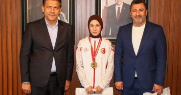 Kozanlı Boksör Azranur Çetin, Gençler Olimpiyatları’nda Türkiye’yi Temsil Edecek