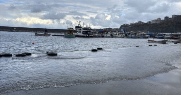 Kozlu Limanı Kuvvetli Rüzgarın Kurbanı Oldu