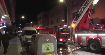 Küçükçekmece'daki Otel Yangınında İki Kişi Kurtarıldı