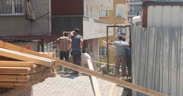 Küçükçekmece'de inşaat çalışması sırasında merdiven çöktü