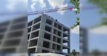 Küçükçekmece'de maaş alamayan işçiler inşaatın çatısına çıktı