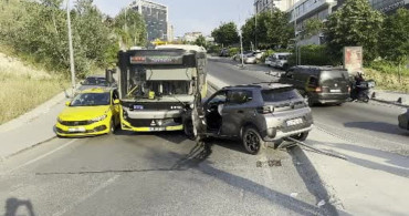 Küçükçekmece'de Otomobil ve Motosiklet Kazası: 1 Yaralı