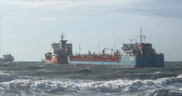 Küçükçekmece'de Tanker Kazası: Bir Tanker Kurtarıldı