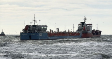 Küçükçekmece'de Tanker Kazası: Çalışmalar Devam Ediyor