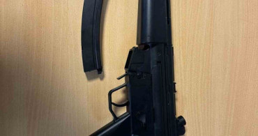 Küçükçekmece'de Uzun Namlulu Silahla Dolaşan İki Şahıs Gözaltına Alındı