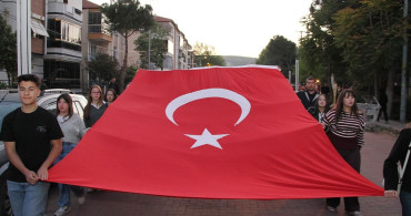 Kula'da 19 Mayıs Coşkusu Fener Alayı ile Yükseldi