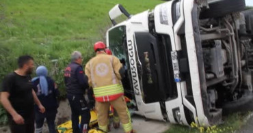 Kula'da Tır Su Kanalına Uçtu: 3 Yaralı