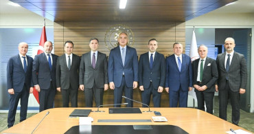 Kültür ve Turizm Bakanı Ersoy, İsveç Süryani Cemaati ile Görüştü