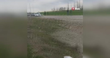 Kum Yüklü Kamyonun Devrilmesi: 1 Kişi Yaralandı