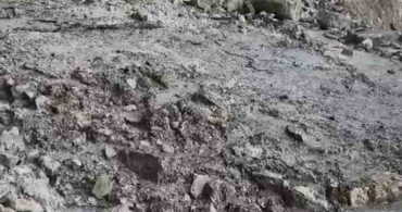 Kumluca'da Heyelan Yol Kapattı