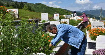 Kurban Bayramı Arefesinde Mezarlık Ziyaretleri