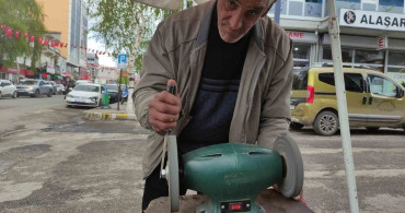 Kurban Bayramı Öncesi Bıçak Bileyicileri Yoğun Çalışıyor
