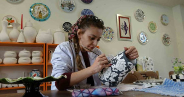 Kursiyerlikten Eğitmenliğe: Özlem Karabüber'ün Çini Sanatı Yolculuğu