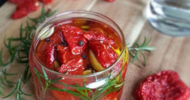 Kuru Domates Salatası Tarifi