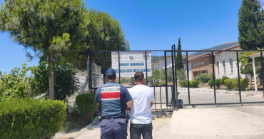 Kuşadası'nda 8 yıl cezası bulunan firari yakalandı