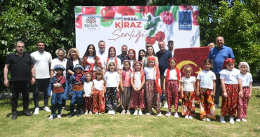 Kuşadası'nda Kiraz Şenliği Coşkuyla Başladı