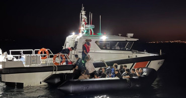 Kuşadası’nda lastik bottaki 15 düzensiz göçmen yakalandı
