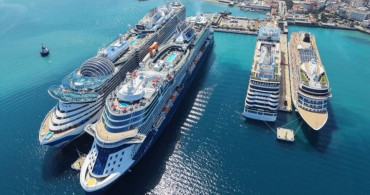 Kuşadası'nda Turist Akını: 10,800 Yolcu Karaya İndi