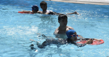 Kuşadası'nda ücretsiz yaz spor okulları kapılarını açtı