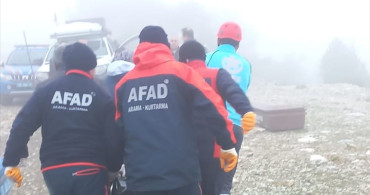 Kuşadası'nda Uçurumda Erkek Cesedi Bulundu