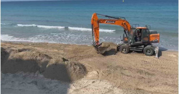 Kuşadası'nın Plajları Turizm Sezonuna Hazırlanıyor