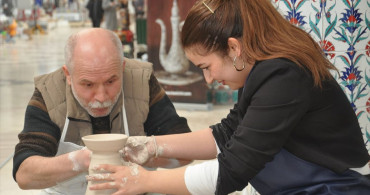 Kütahya Çiniciler Çarşısı'nda Canlı Performans Dönemi Başladı