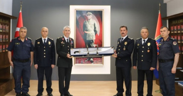 Kütahya emniyet müdürü jandarma komutanlığına anlamlı ziyaret gerçekleştirdi